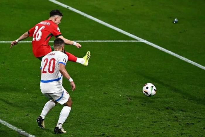 Piala Eropa UEFA - Waktu penghentian 2-1 Portugal kemenangan atas Republik Ceko, berkat kontribusi Koonsesan